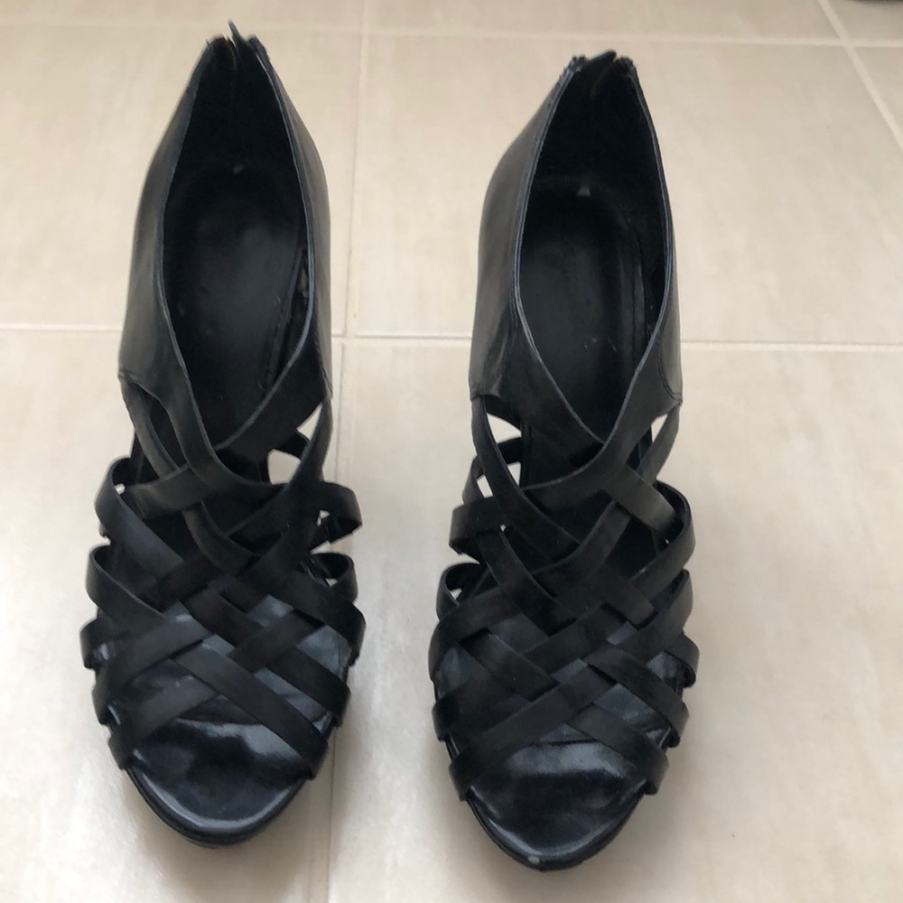 Black Chinese laundry I hear sandal